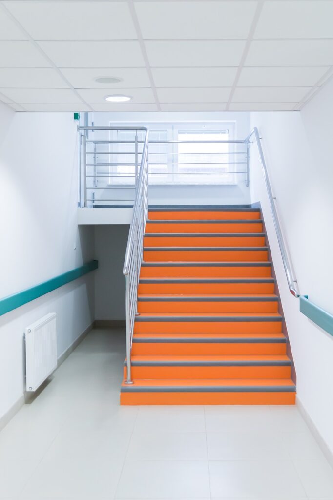 Pintar escaleras en Plasencia de Jalón