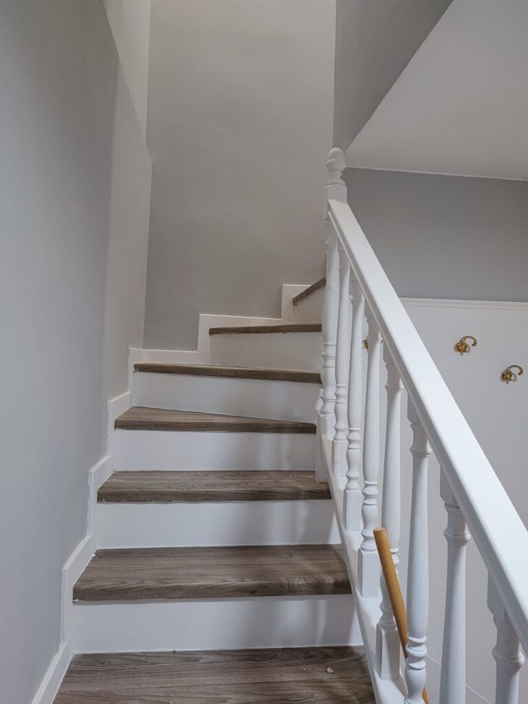 Pintar escaleras en Rueda de Jalón 