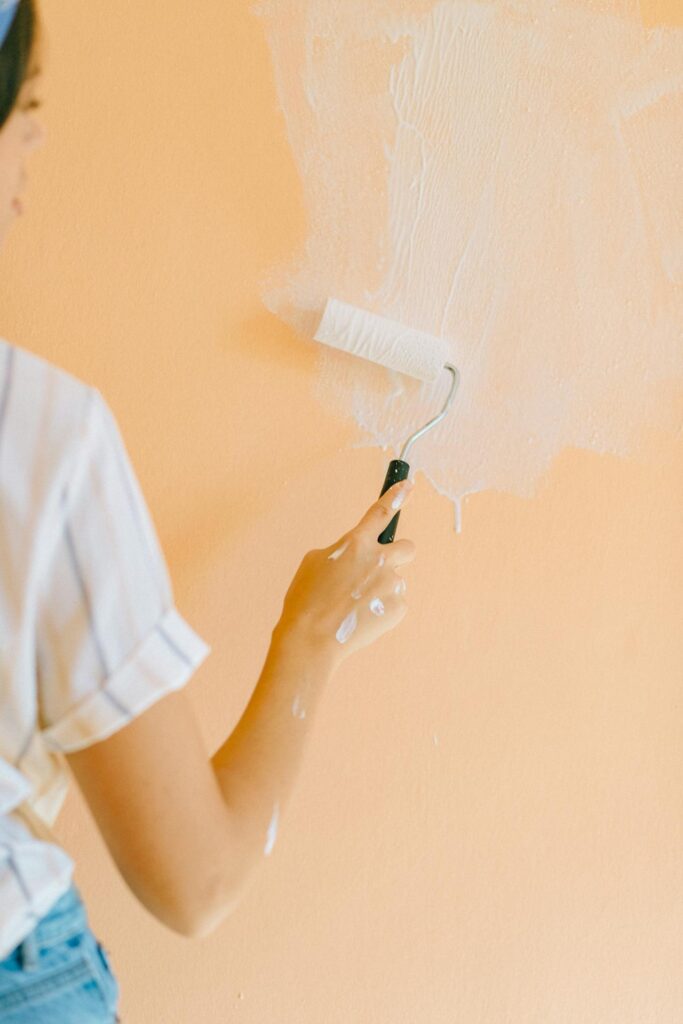 Pintar paredes en Villarrapa 
